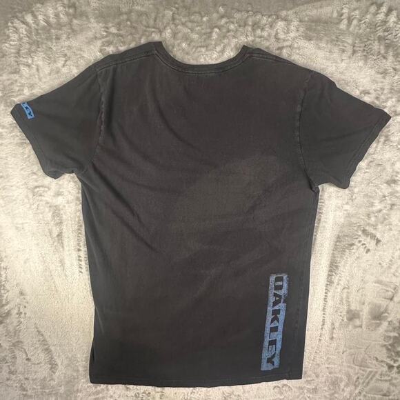 Oakley x Buckle Big Logo Print Black/Blue Graphic T-shirt Size Large - Picture 7 of 7